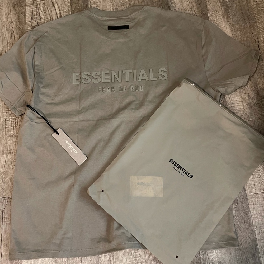 Fear of god essentials SS21 tshirt size M